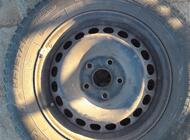 Grajewo ogłoszenia: Sprzedam kola z oponami zimowymi do VW, Skoda. Rozmiar 195/65 R15. - zdjęcie